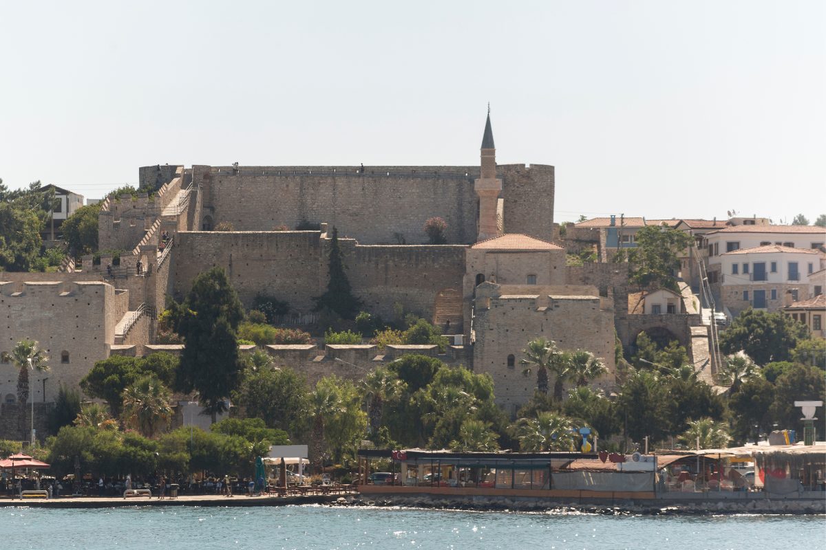 Çeşme Burg am Hafen