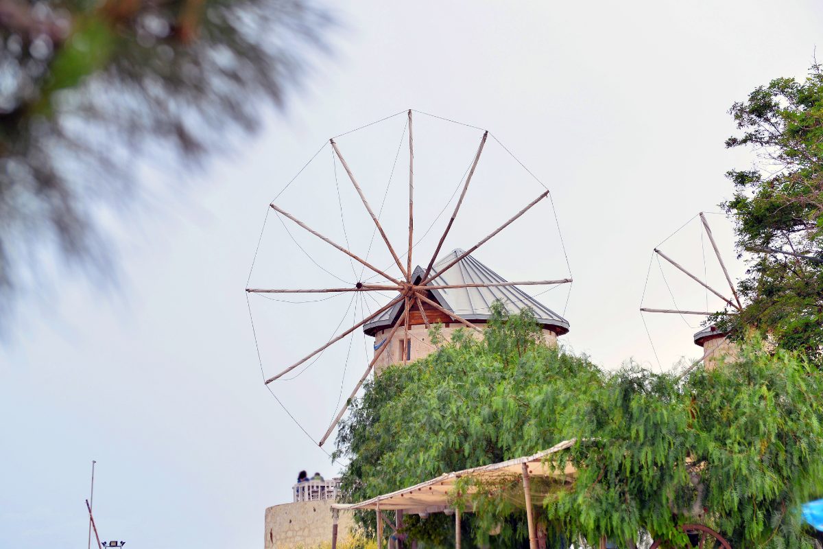 Alaçatı historische Windmühlen