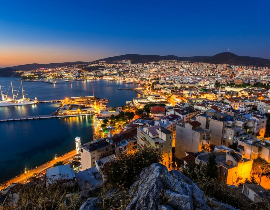 Kusadasi Hafen bei Nacht